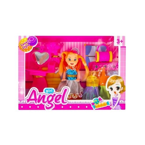 Papusica cu garderoba