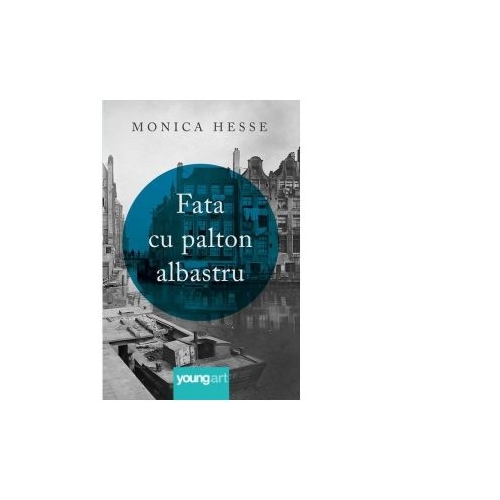 Fata cu palton albastru